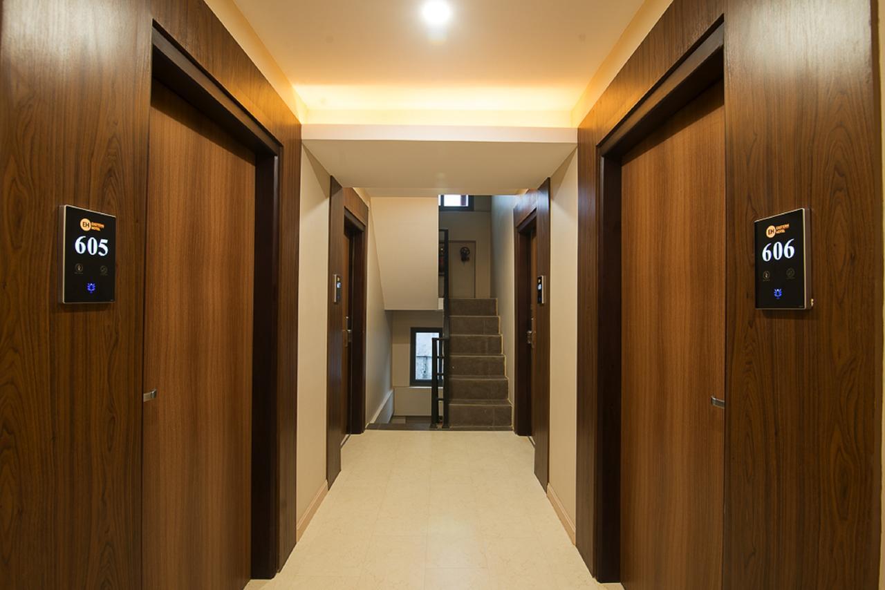 Eastern Hotel Янгон Екстер'єр фото