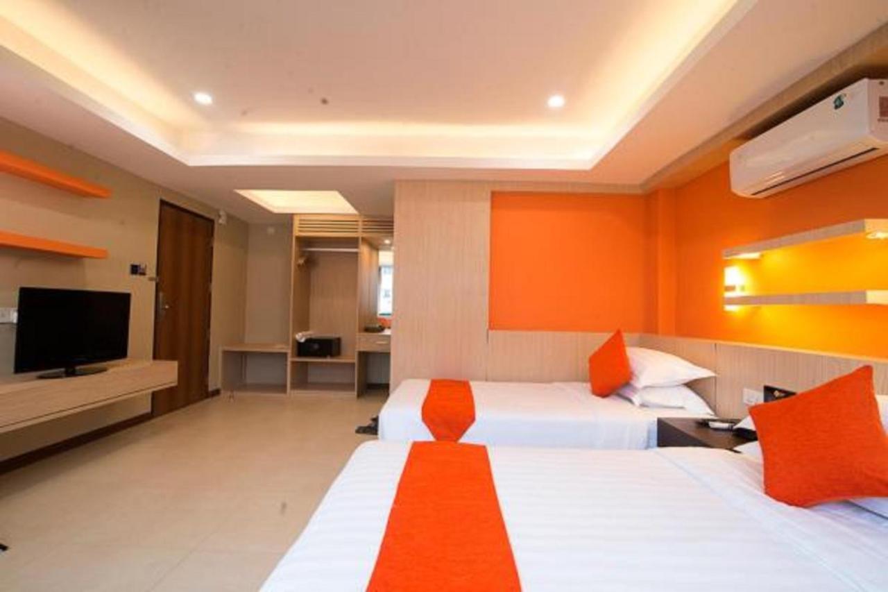 Eastern Hotel Янгон Екстер'єр фото